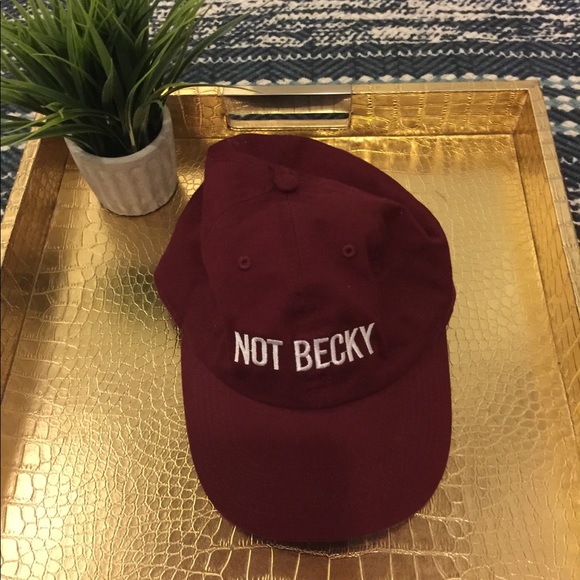 Accessories - Burgundy baseball cap